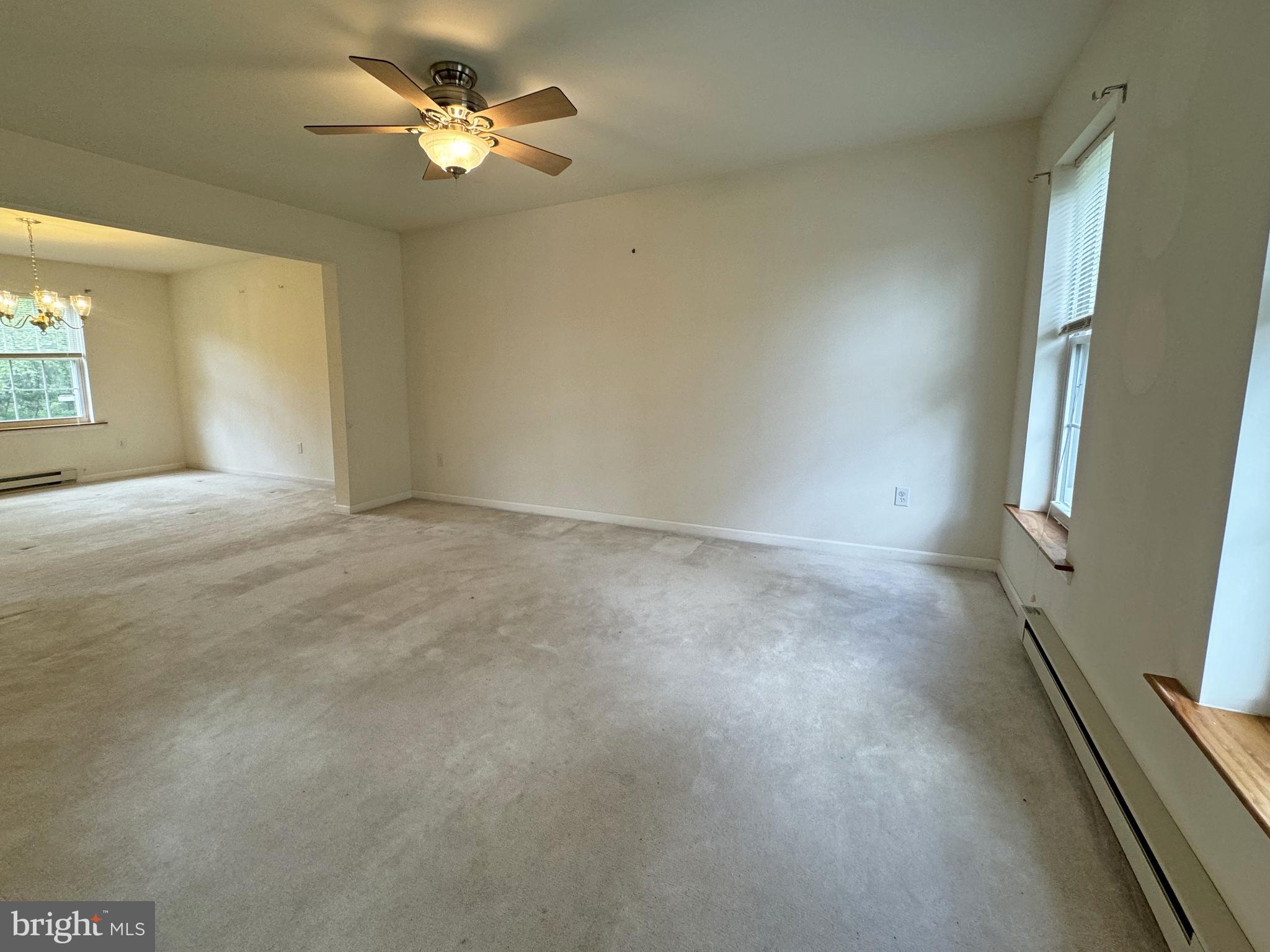 EMERALD LAKES - Residential