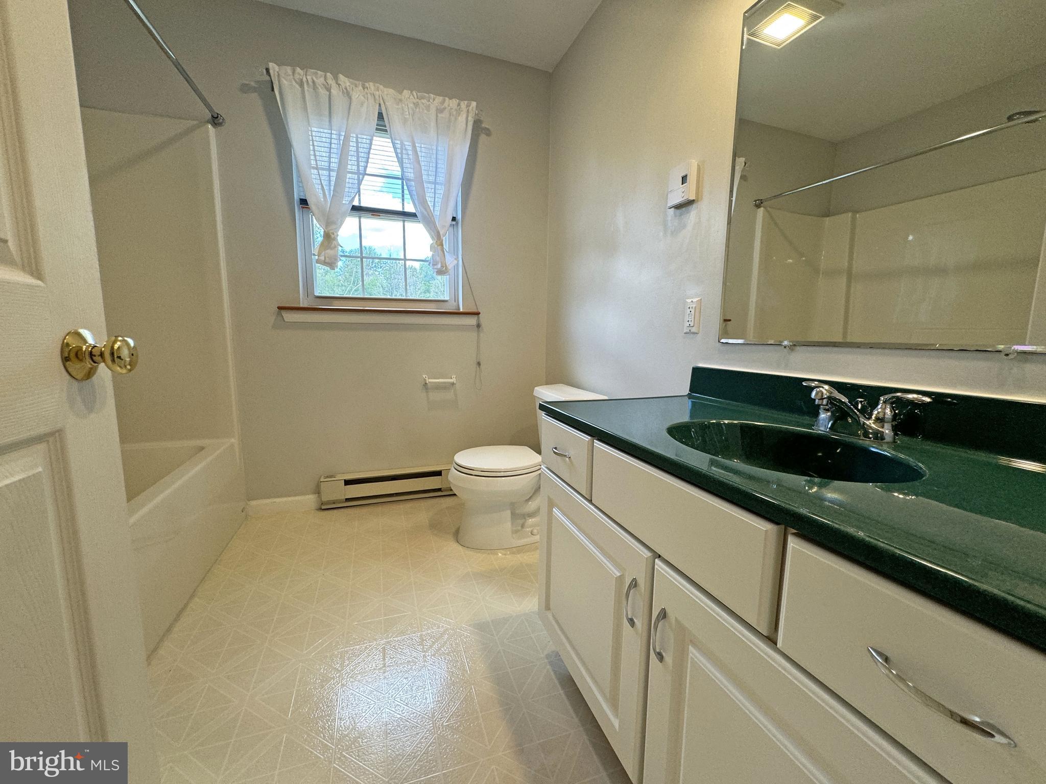 EMERALD LAKES - Residential