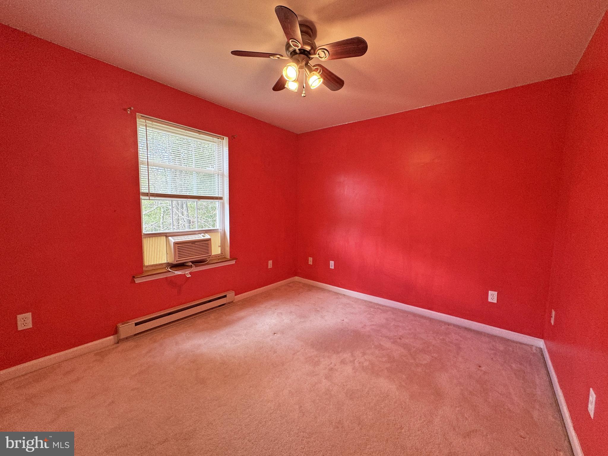 EMERALD LAKES - Residential