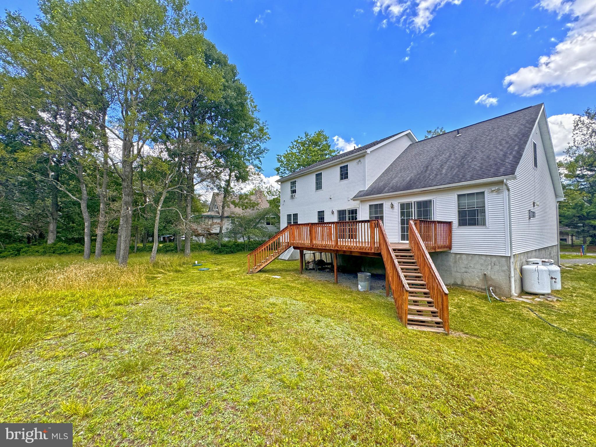 EMERALD LAKES - Residential