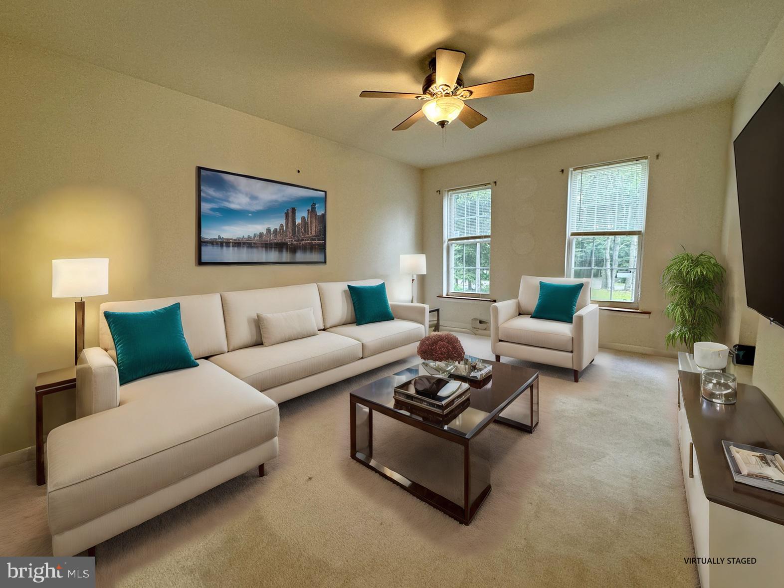 EMERALD LAKES - Residential