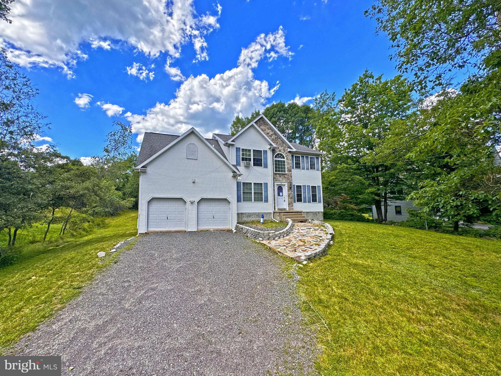 EMERALD LAKES - Residential