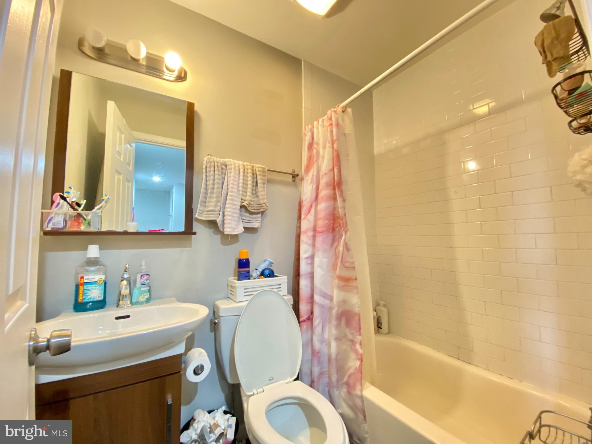 TEMPLE UNIVERSITY - Residential Lease