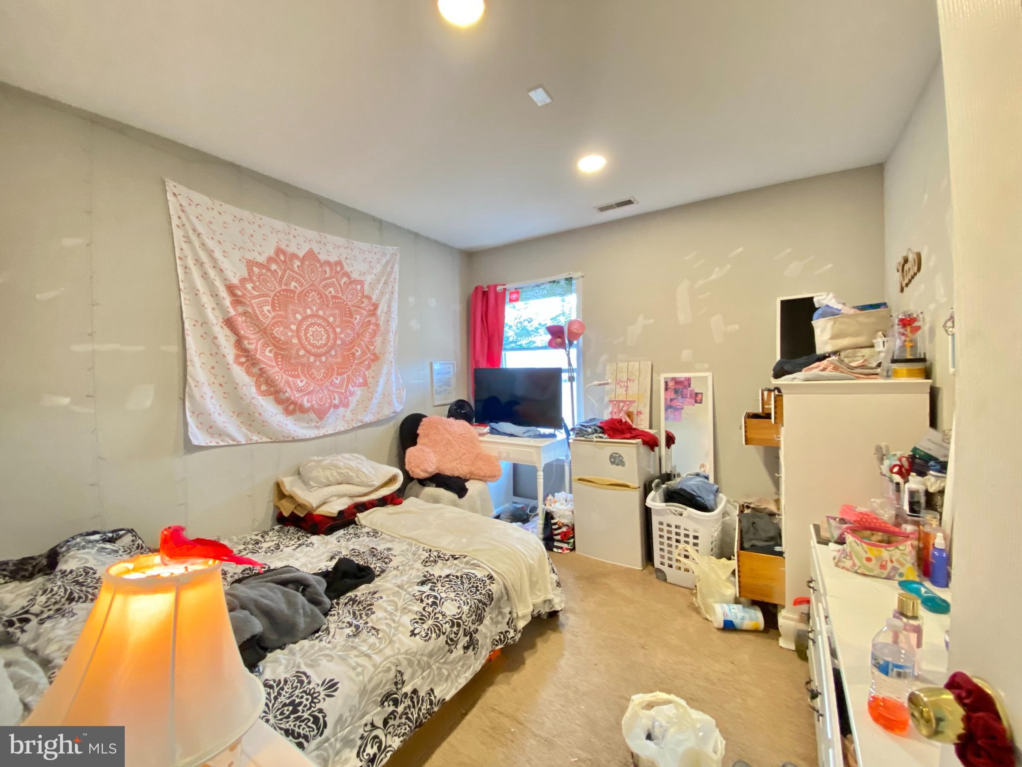 TEMPLE UNIVERSITY - Residential Lease
