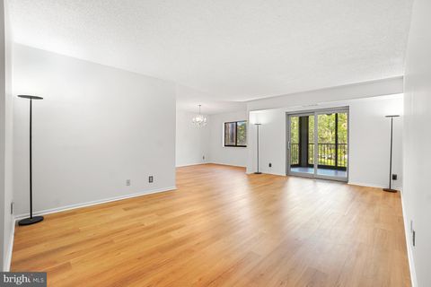Condo For Sale - 5902 Mount Eagle Drive #315<br/> ALEXANDRIA, VA 22303