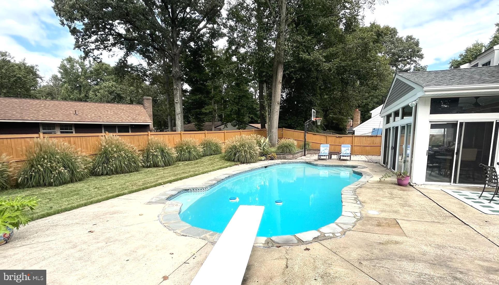 CROFTON TOWNE/PARK - Residential