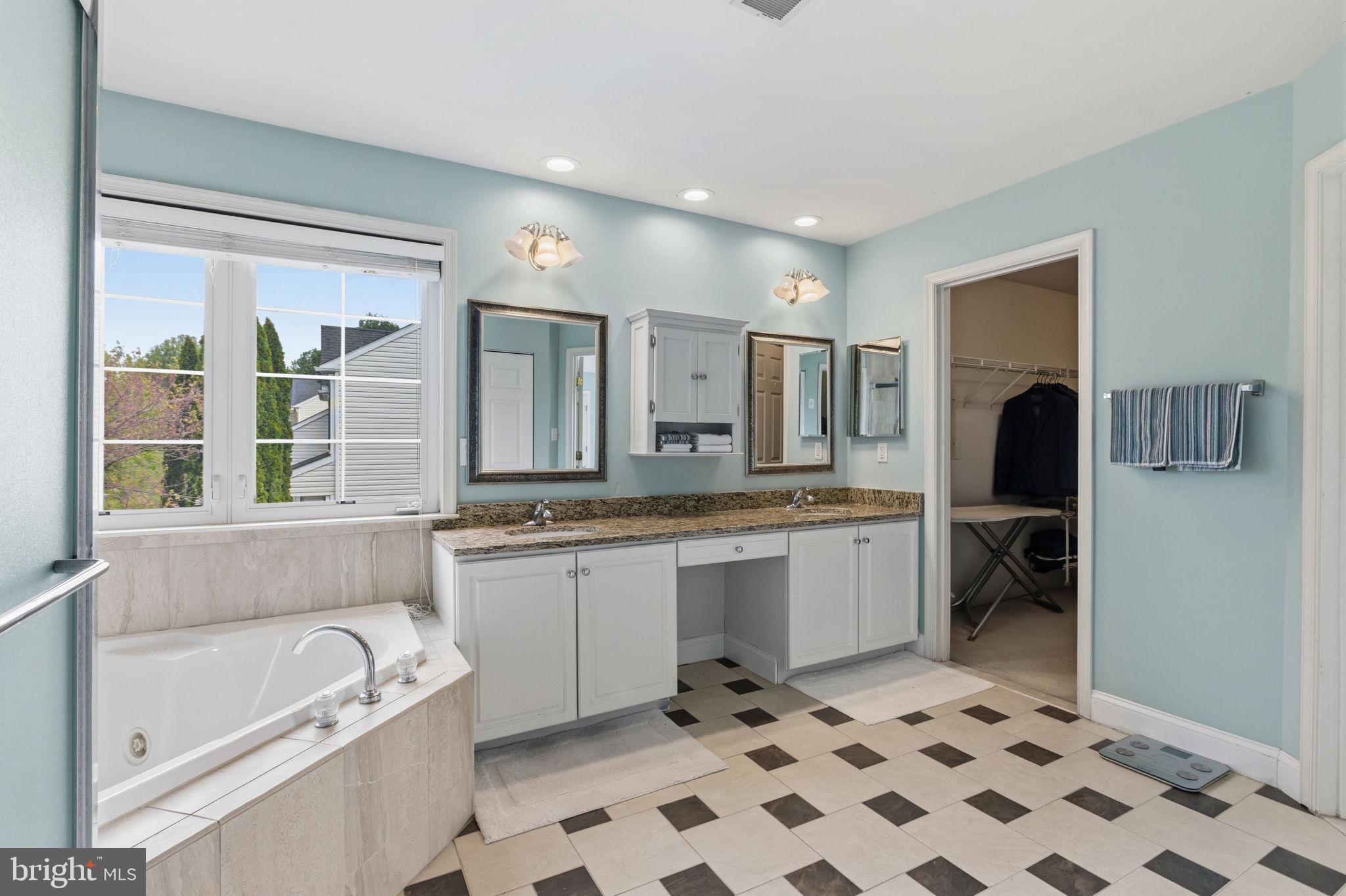 MIDDLE RUN CROSSIN - Residential