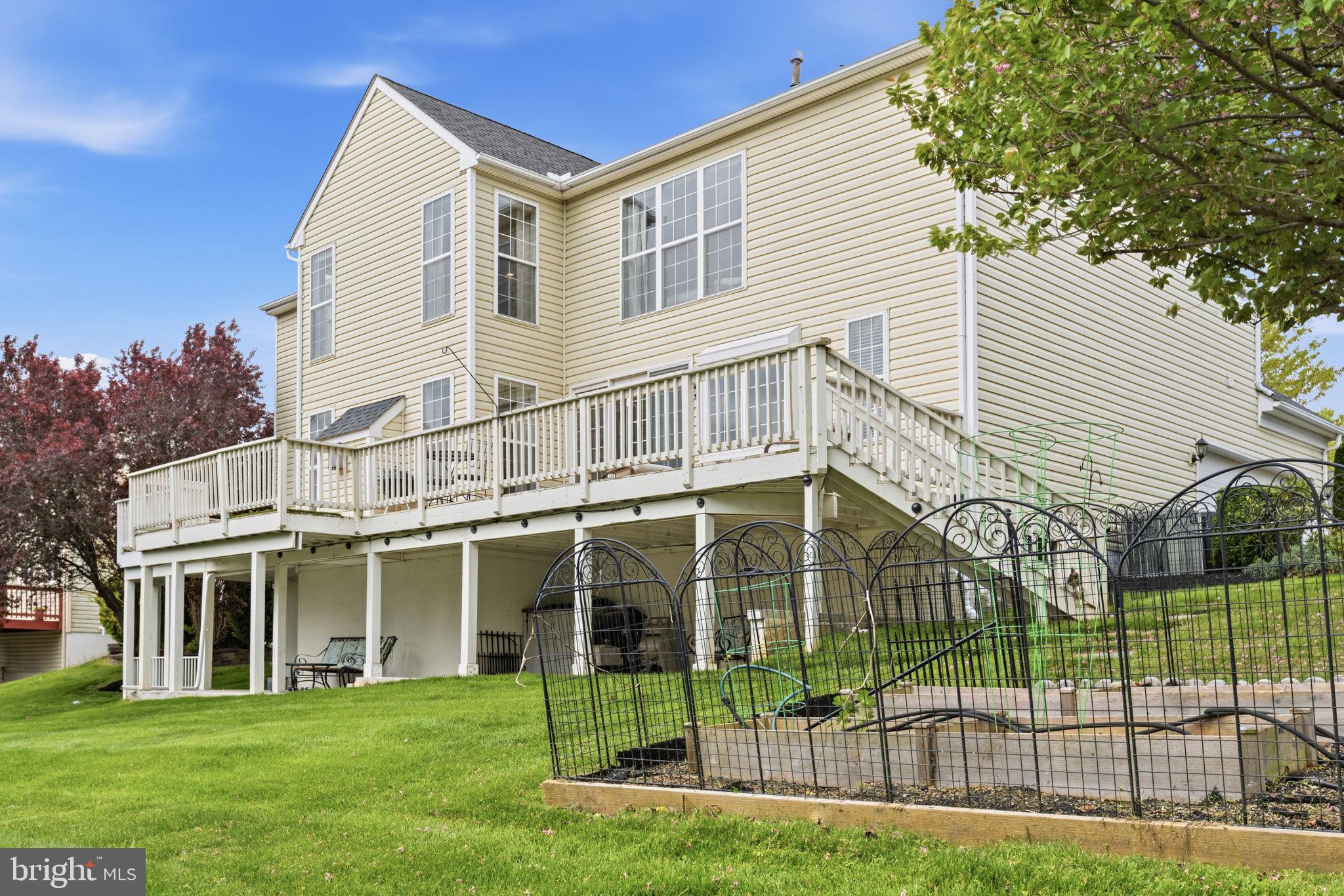 MIDDLE RUN CROSSIN - Residential