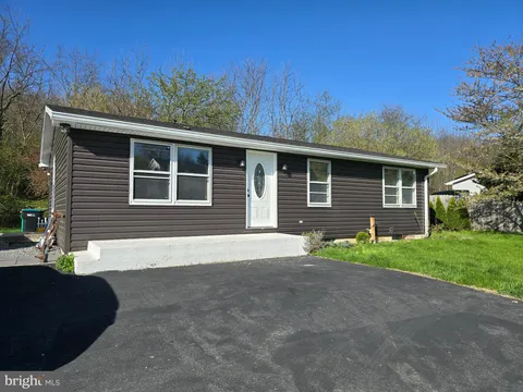 8694 Sheffield Manor Boulevard, Waynesboro, PA MLS: PAFL2026370