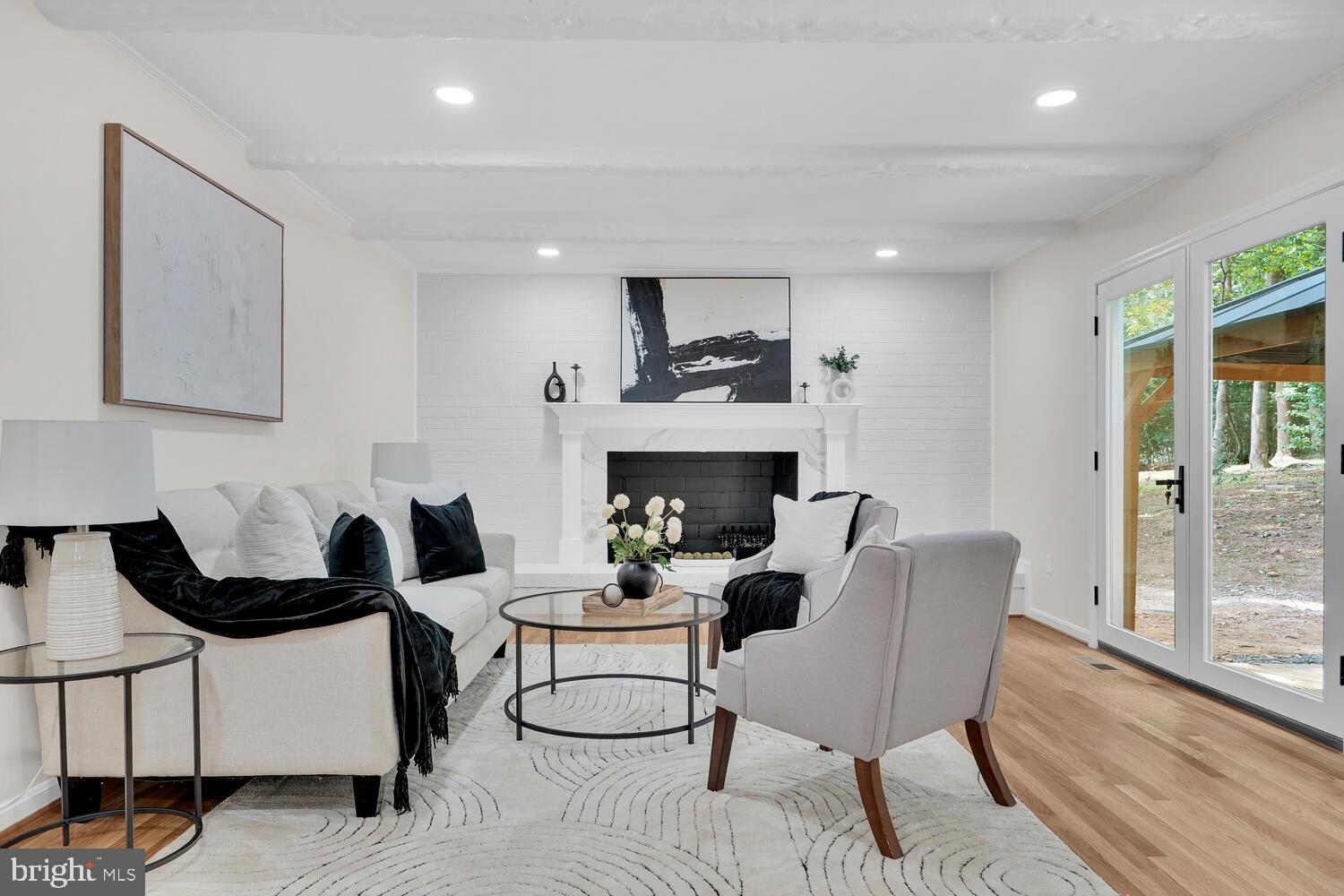 LAYTONSVILLE KNOLLS - Residential