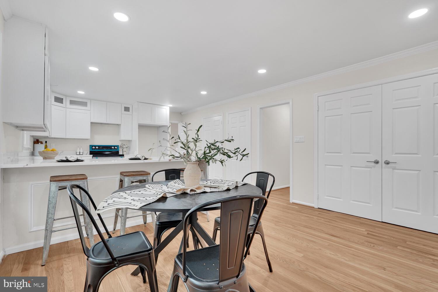 LAYTONSVILLE KNOLLS - Residential