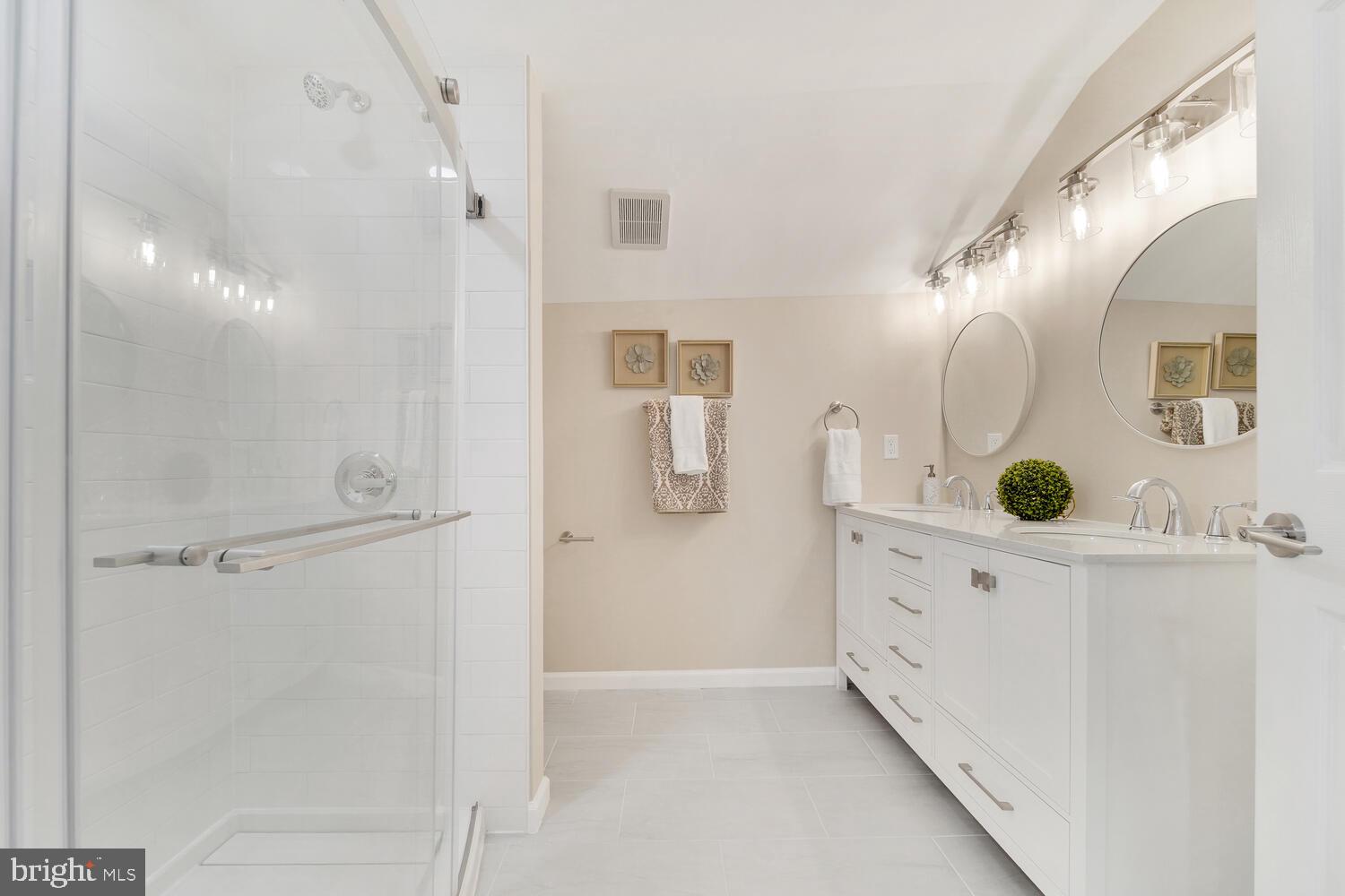 LAYTONSVILLE KNOLLS - Residential