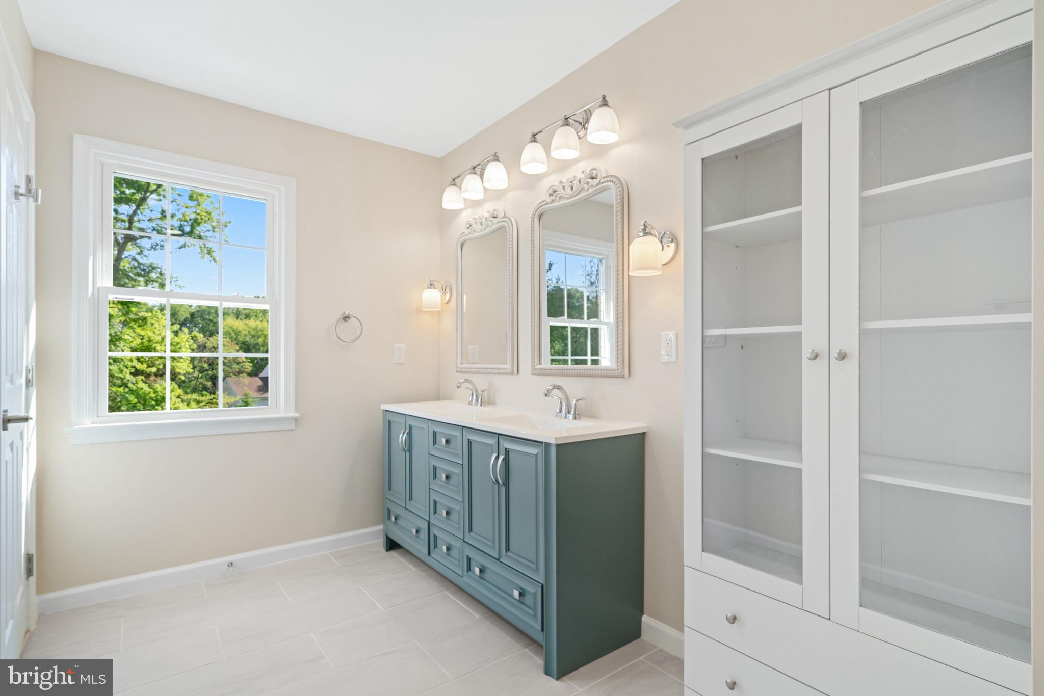 LAYTONSVILLE KNOLLS - Residential