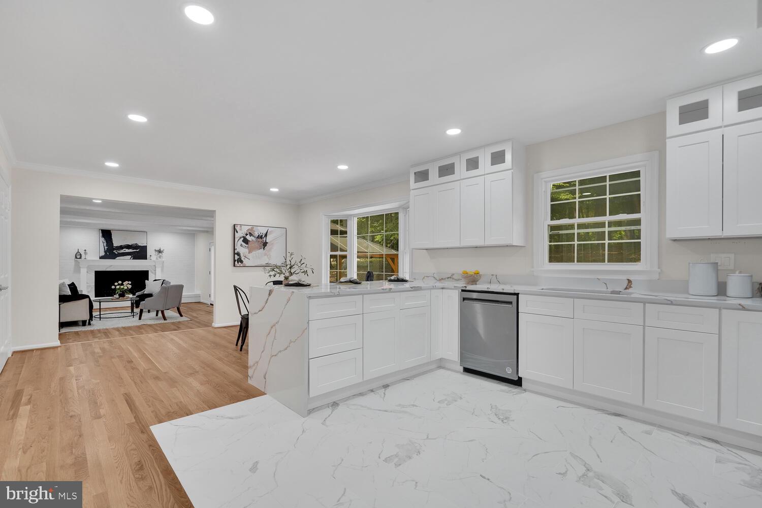 LAYTONSVILLE KNOLLS - Residential