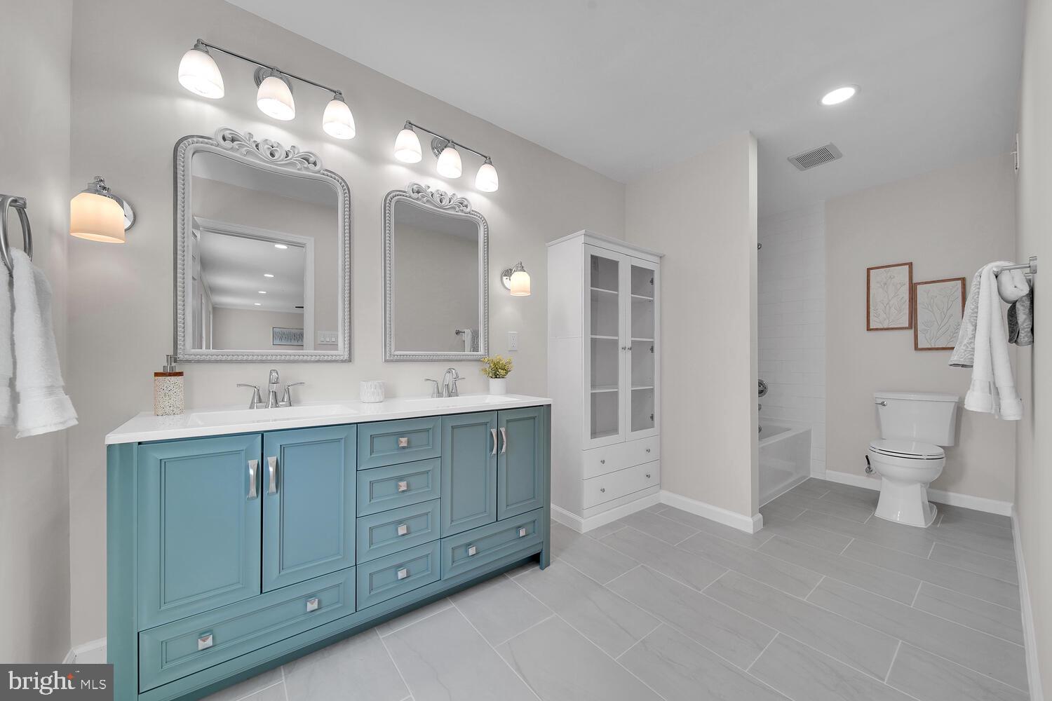 LAYTONSVILLE KNOLLS - Residential