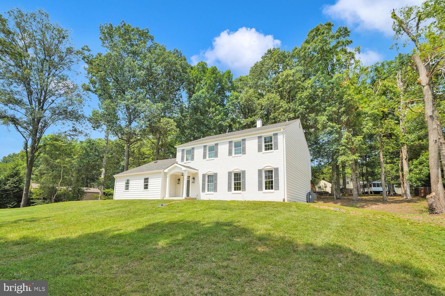 LAYTONSVILLE KNOLLS - Residential