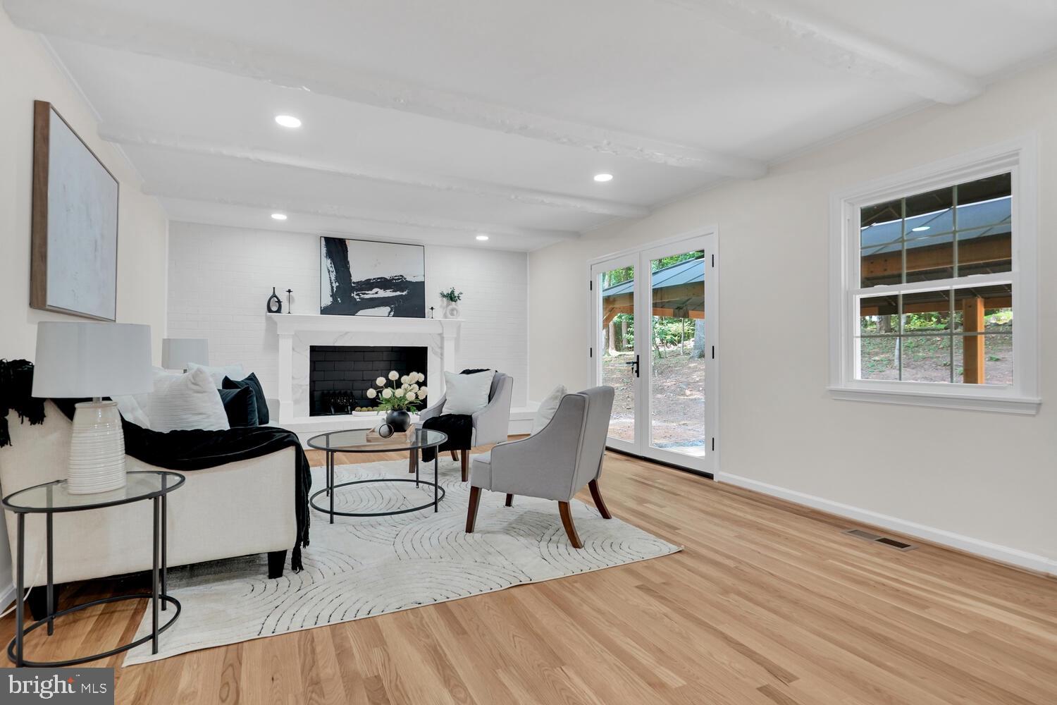 LAYTONSVILLE KNOLLS - Residential