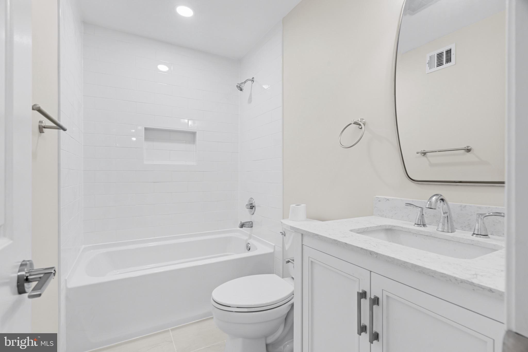 LAYTONSVILLE KNOLLS - Residential