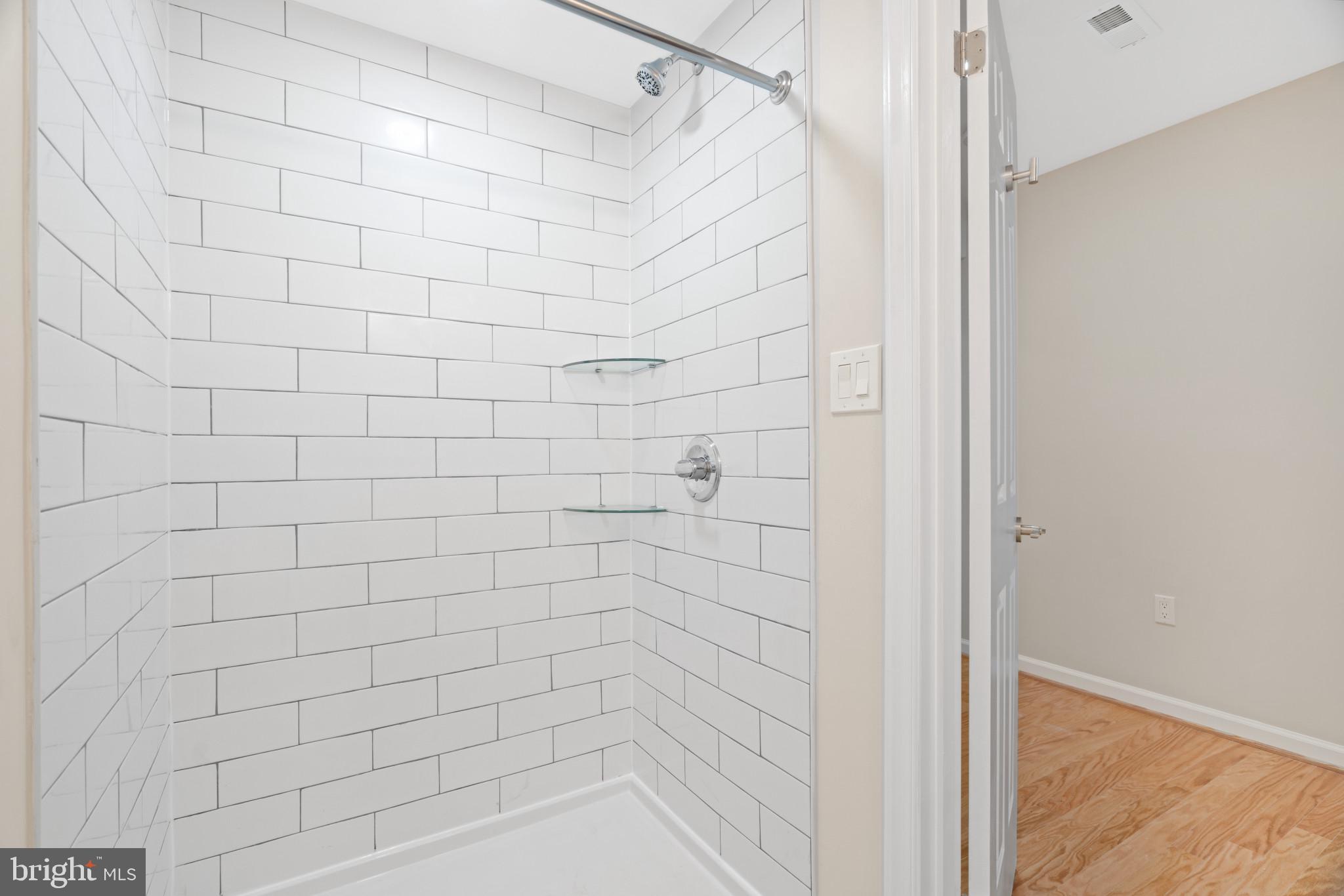 LAYTONSVILLE KNOLLS - Residential