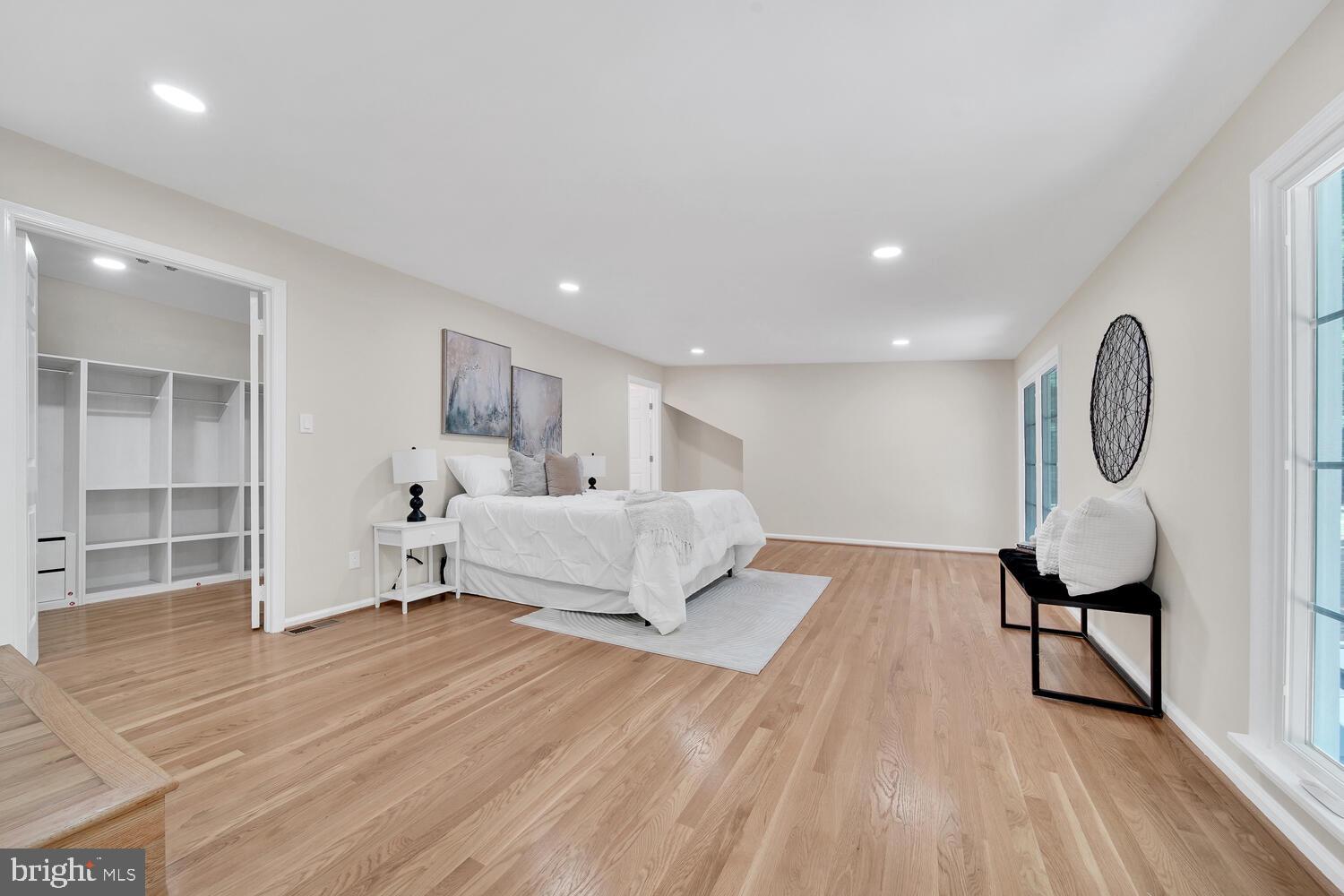 LAYTONSVILLE KNOLLS - Residential