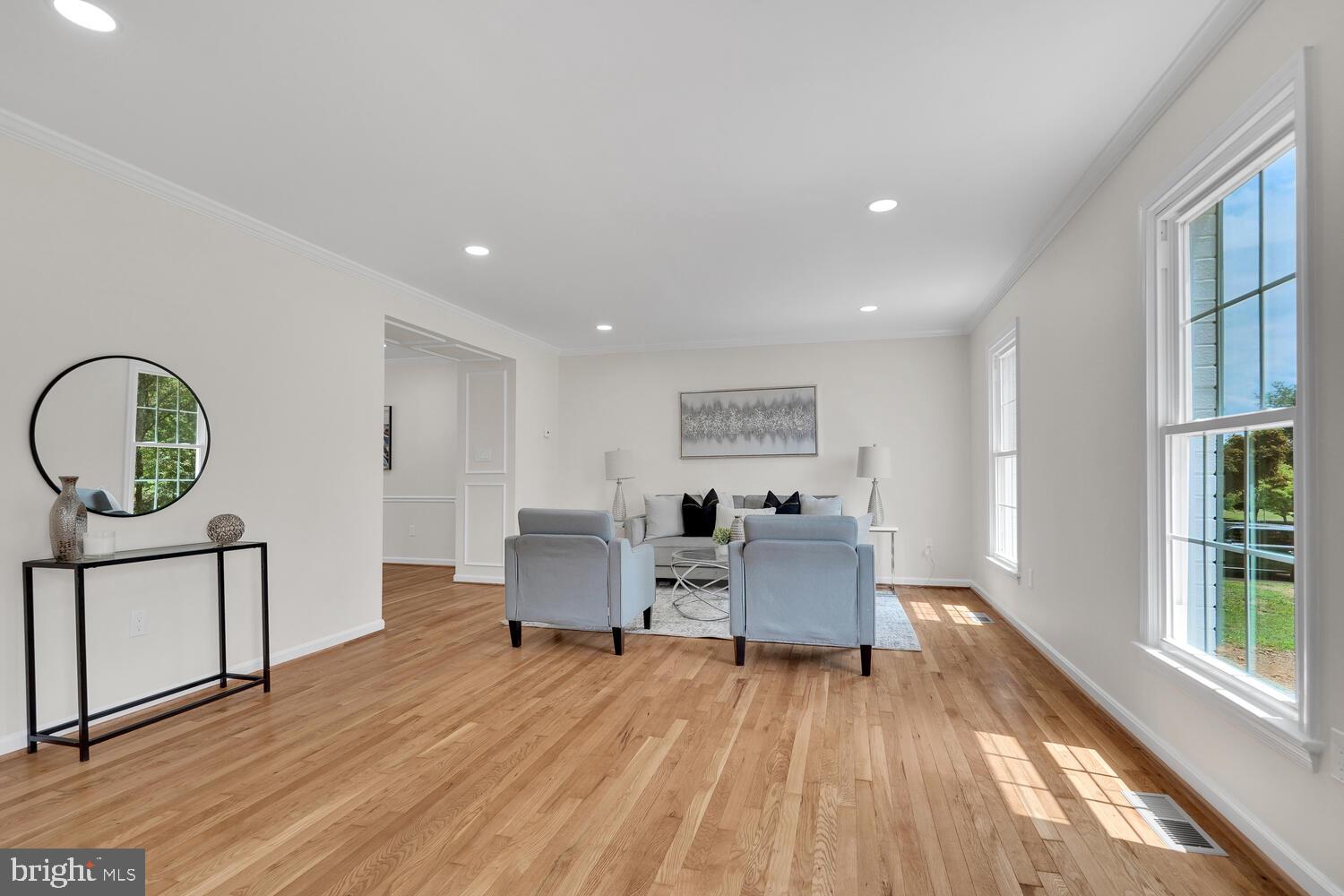 LAYTONSVILLE KNOLLS - Residential