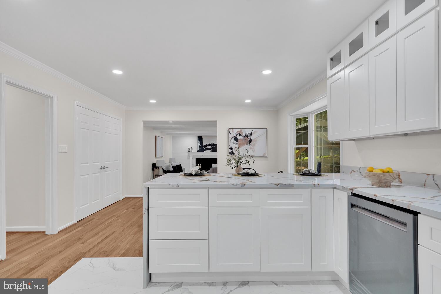 LAYTONSVILLE KNOLLS - Residential