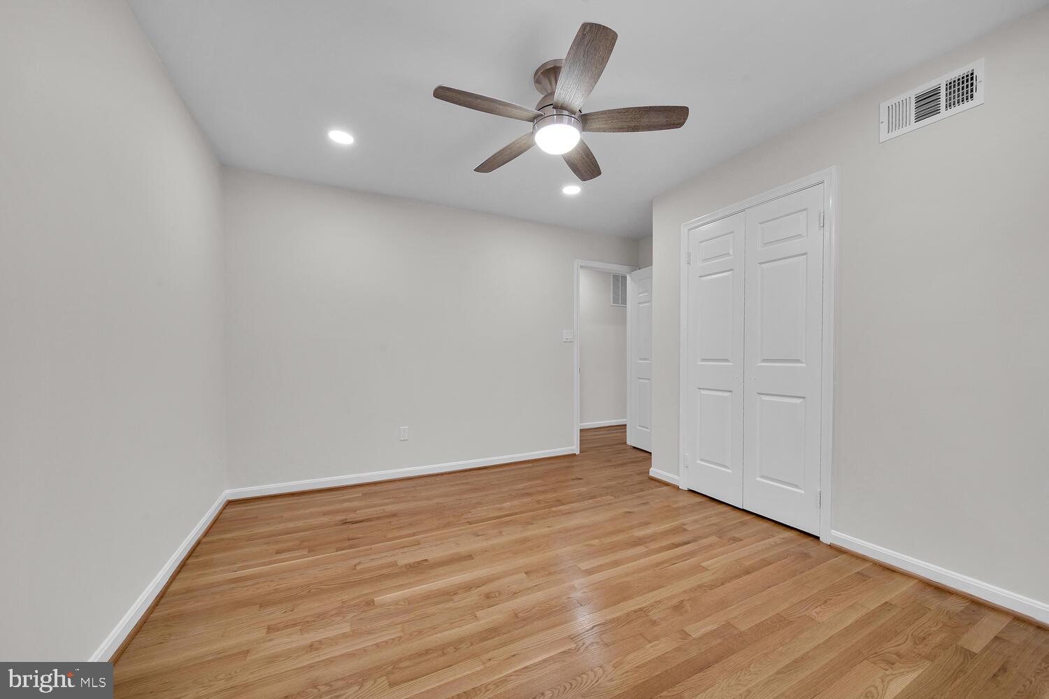 LAYTONSVILLE KNOLLS - Residential