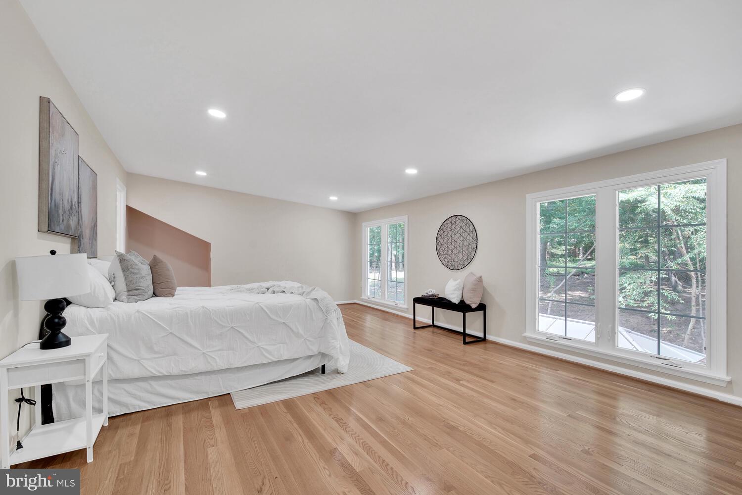 LAYTONSVILLE KNOLLS - Residential