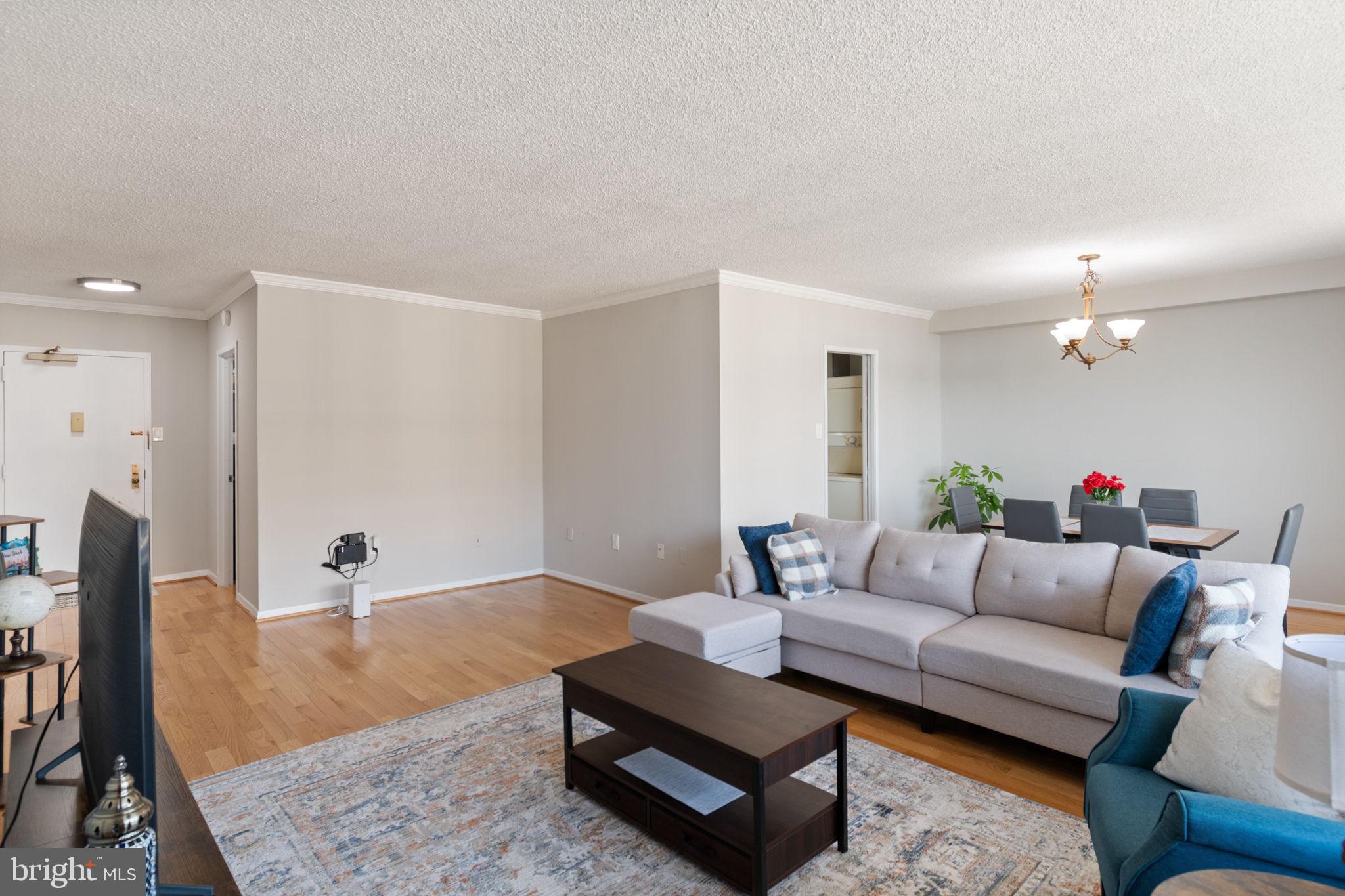 SKYLINE PLAZA - Residential