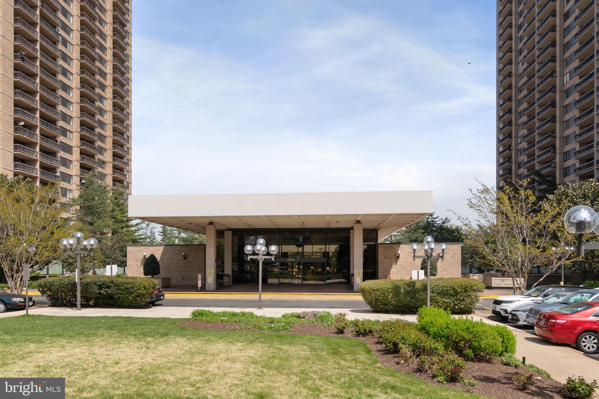 SKYLINE PLAZA - Residential