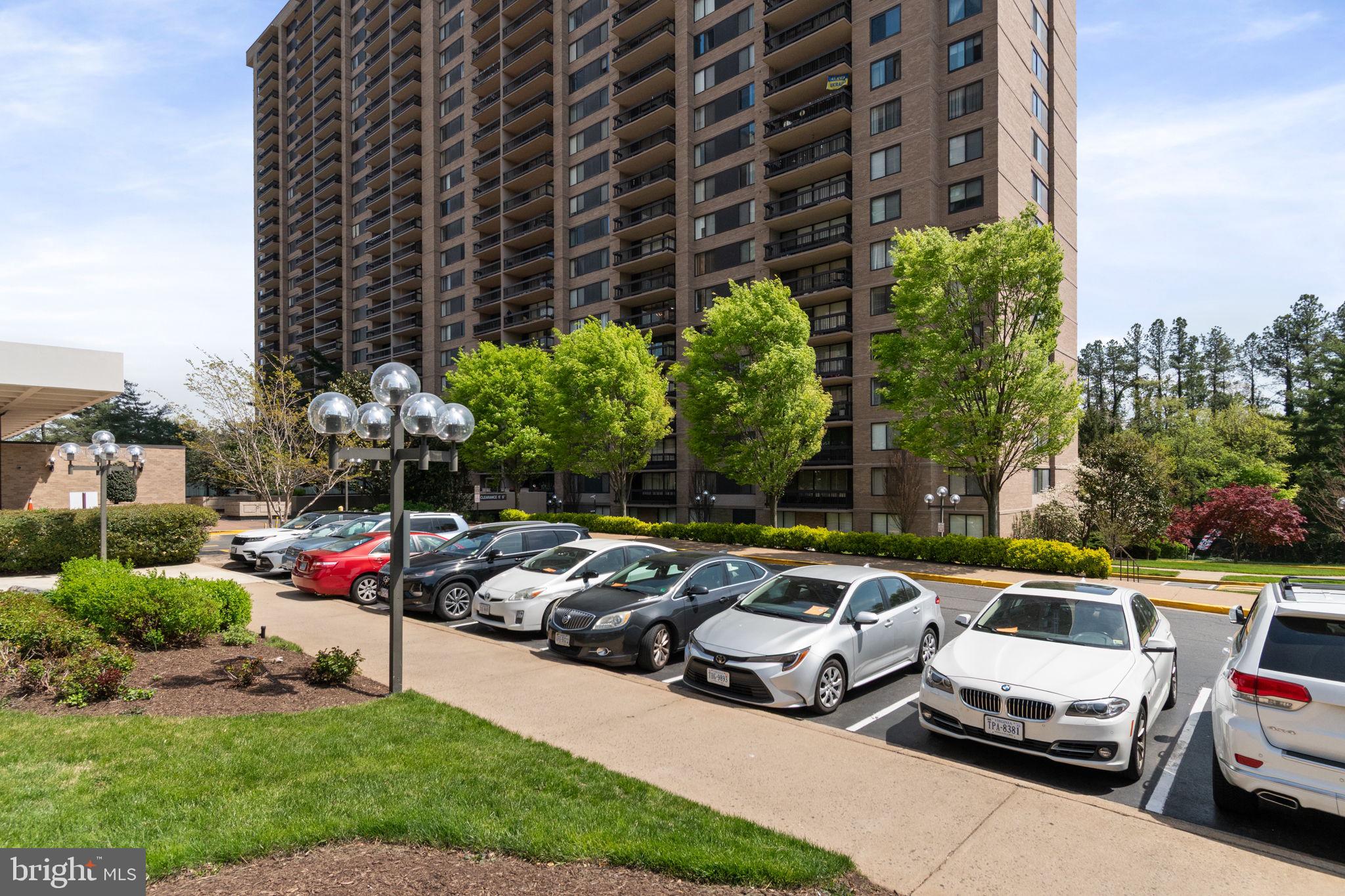 SKYLINE PLAZA - Residential