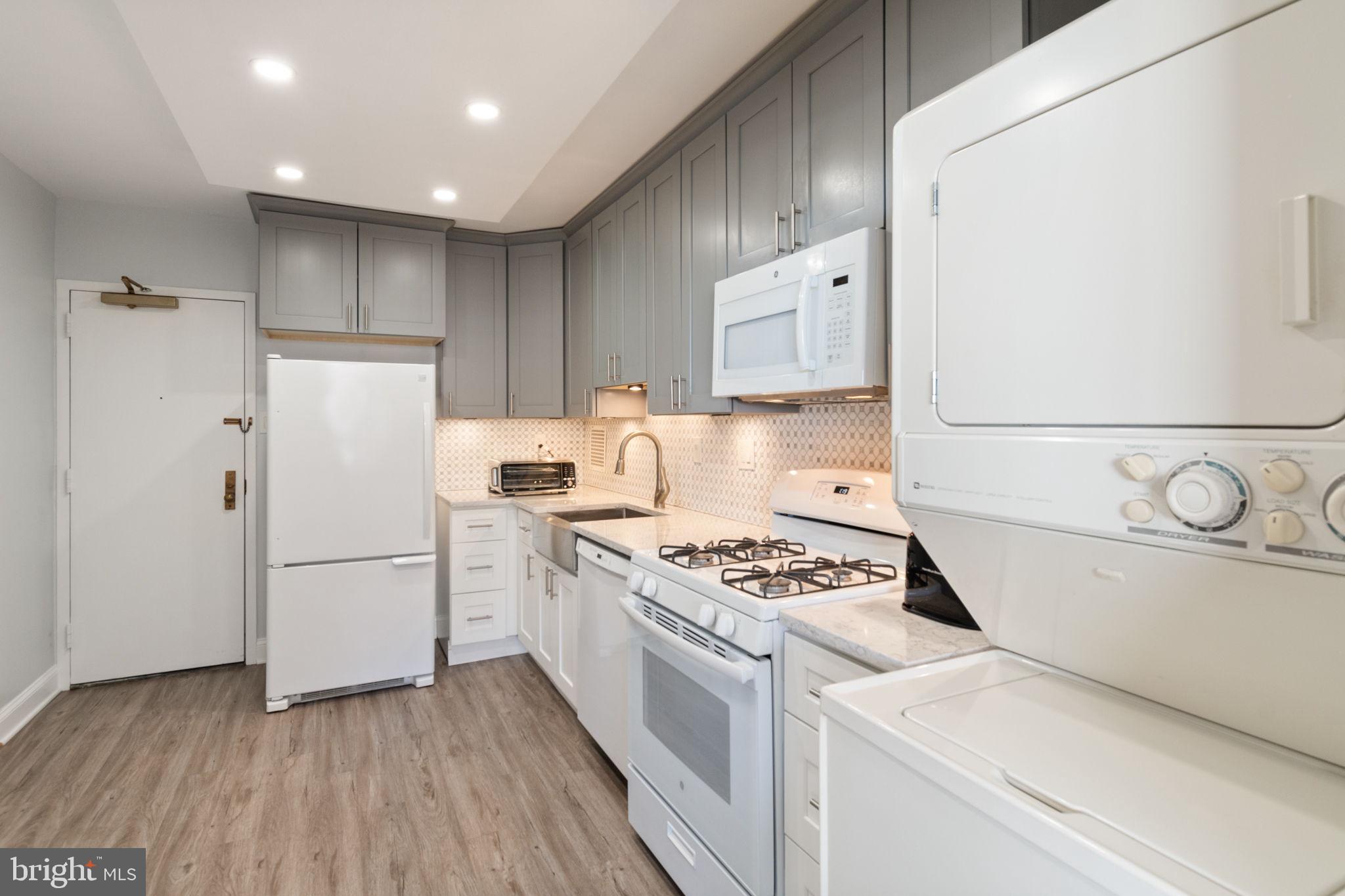 SKYLINE PLAZA - Residential