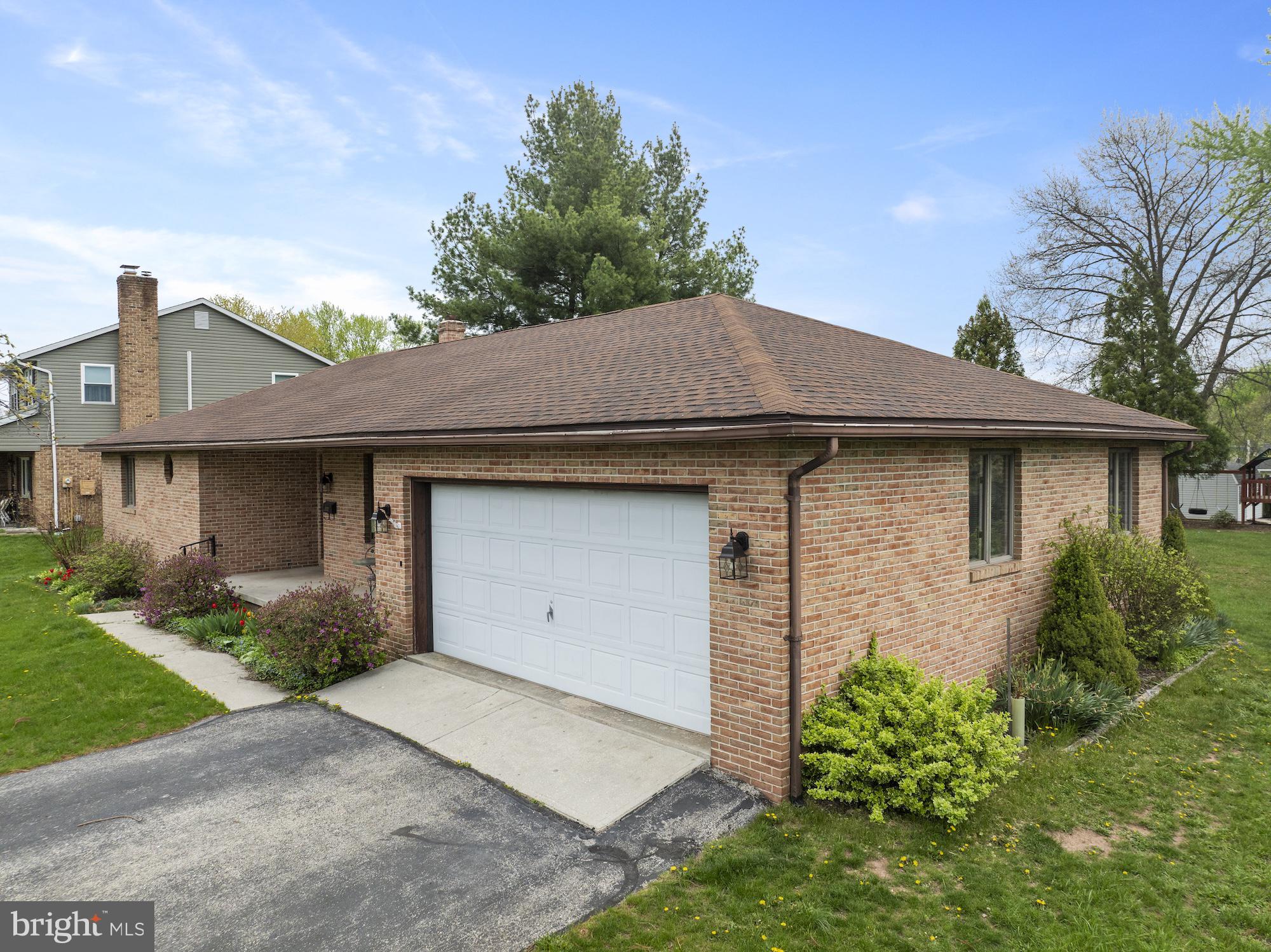 LAKE HERITAGE - Residential