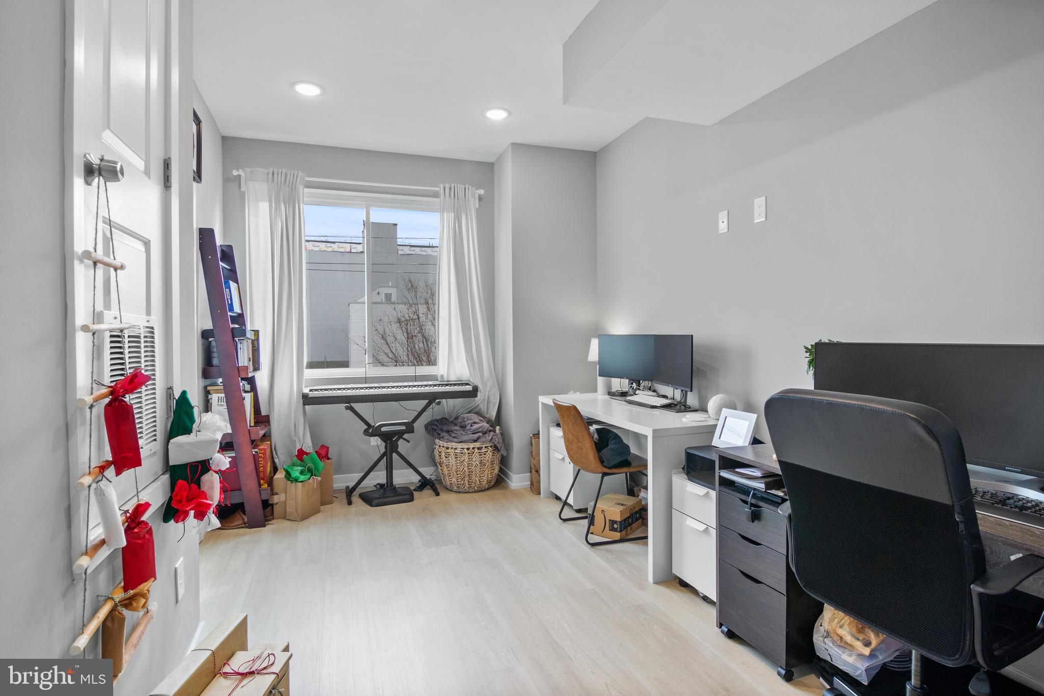 EAST KENSINGTON - Residential Income