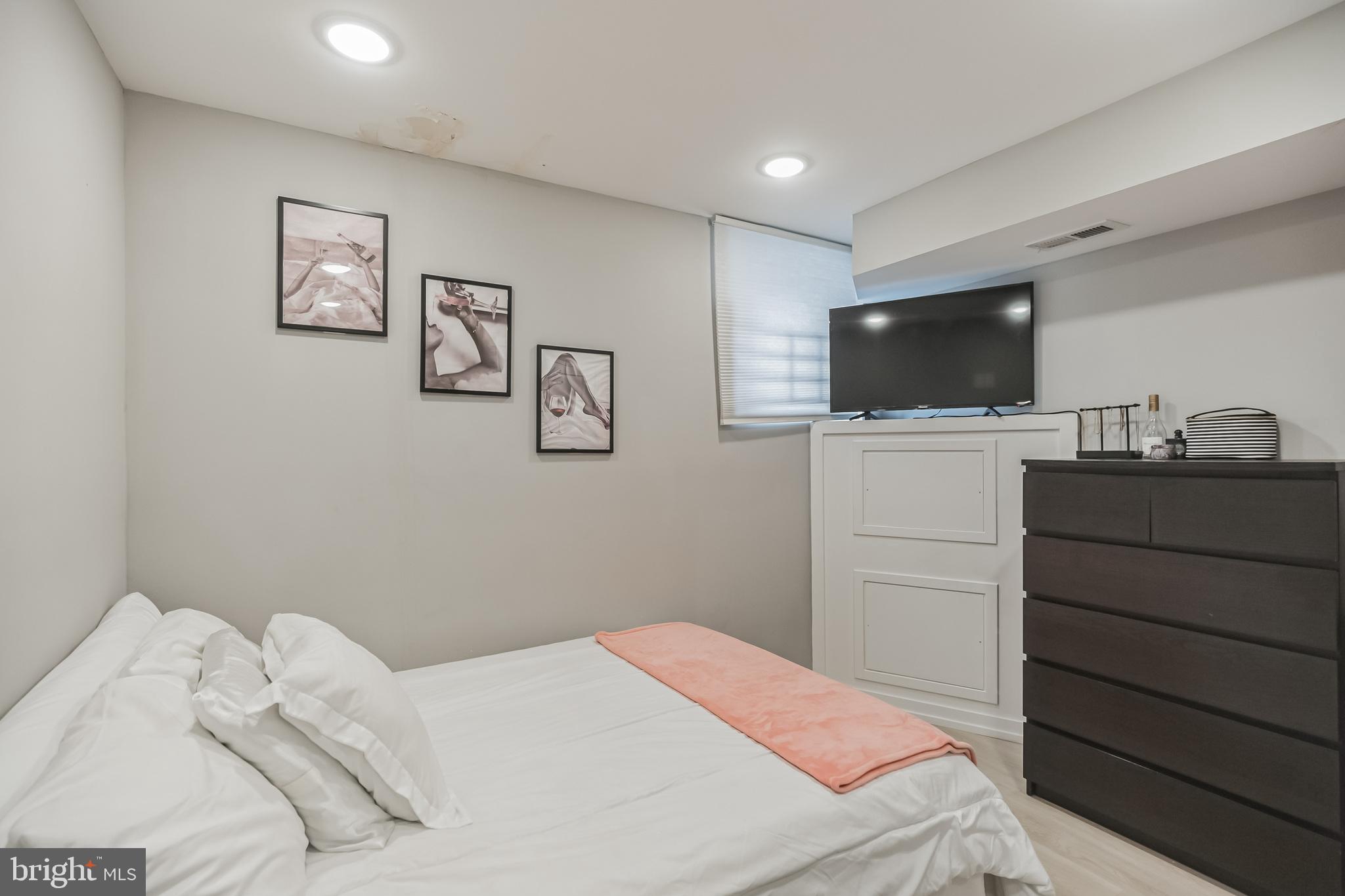 EAST KENSINGTON - Residential Income