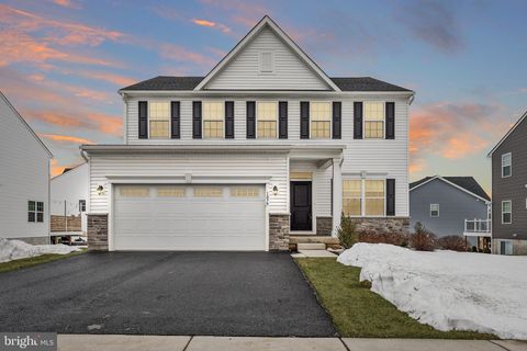 Homes For Sale - 1079 Woodmont Lane<br/> CATASAUQUA, PA 18032
