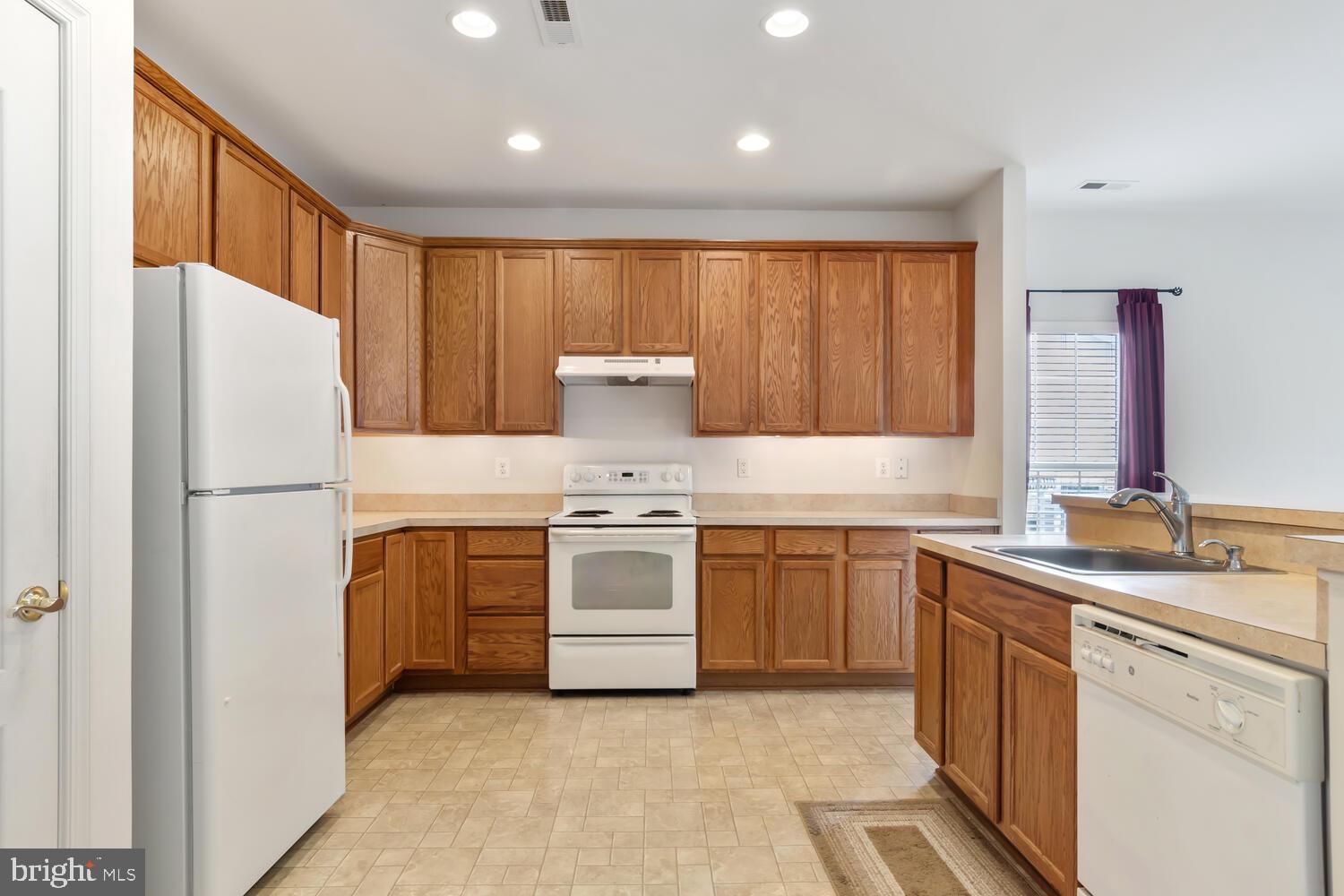 SYMPHONY VILLAGE AT CENTREVILLE - Residential