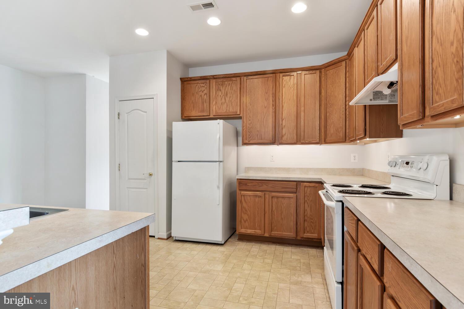 SYMPHONY VILLAGE AT CENTREVILLE - Residential