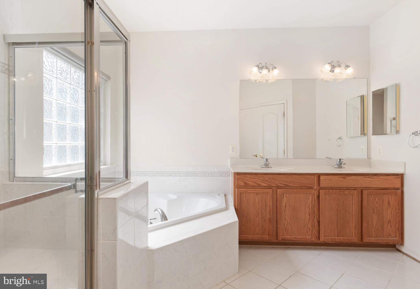 SYMPHONY VILLAGE AT CENTREVILLE - Residential