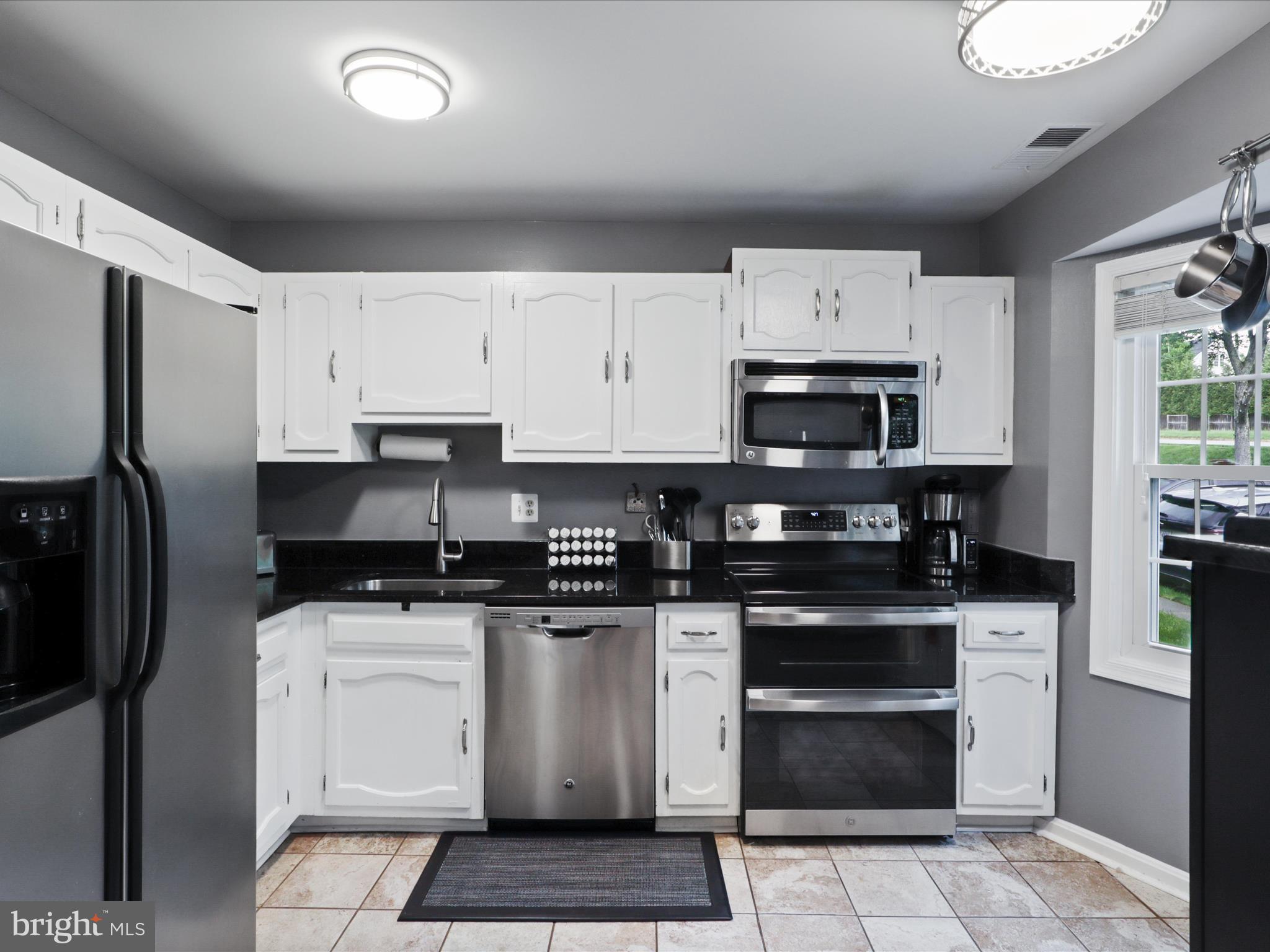 BLAKELEE - Residential Lease