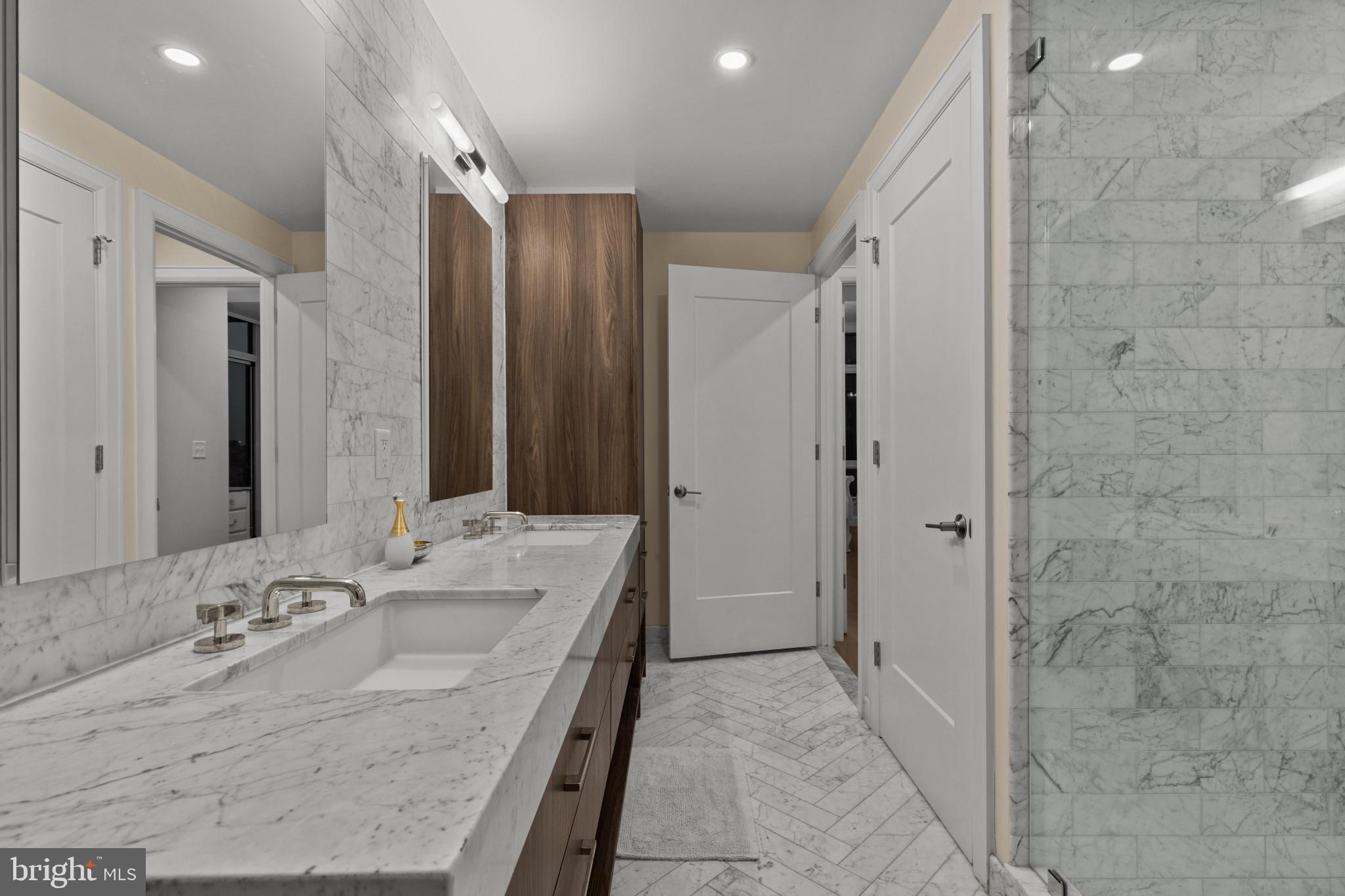 HARBOR EAST - Residential