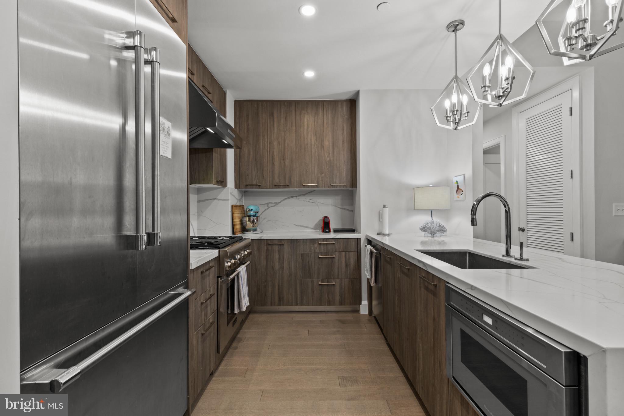 HARBOR EAST - Residential