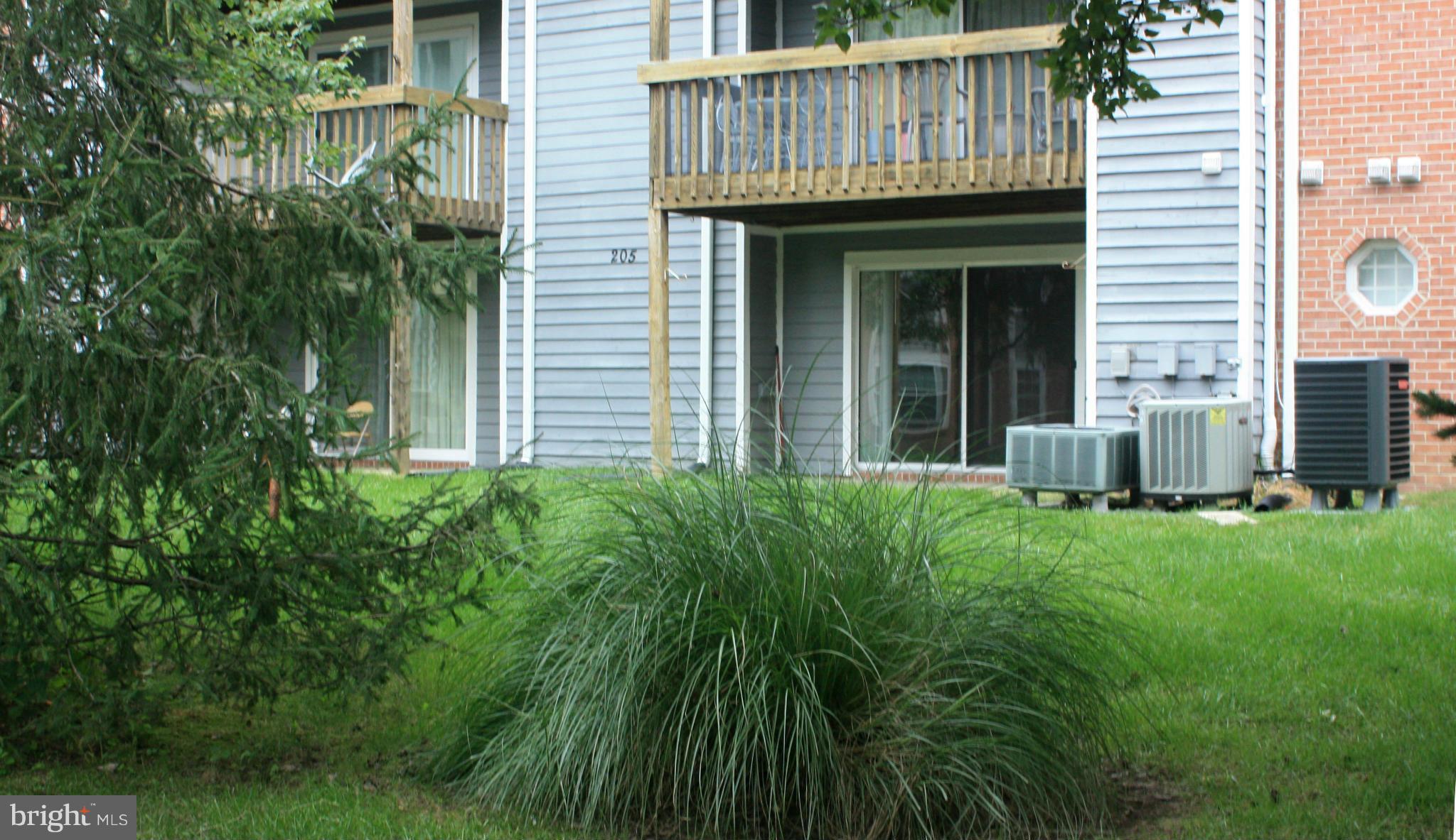CROMWELL FOUNTAIN - Residential