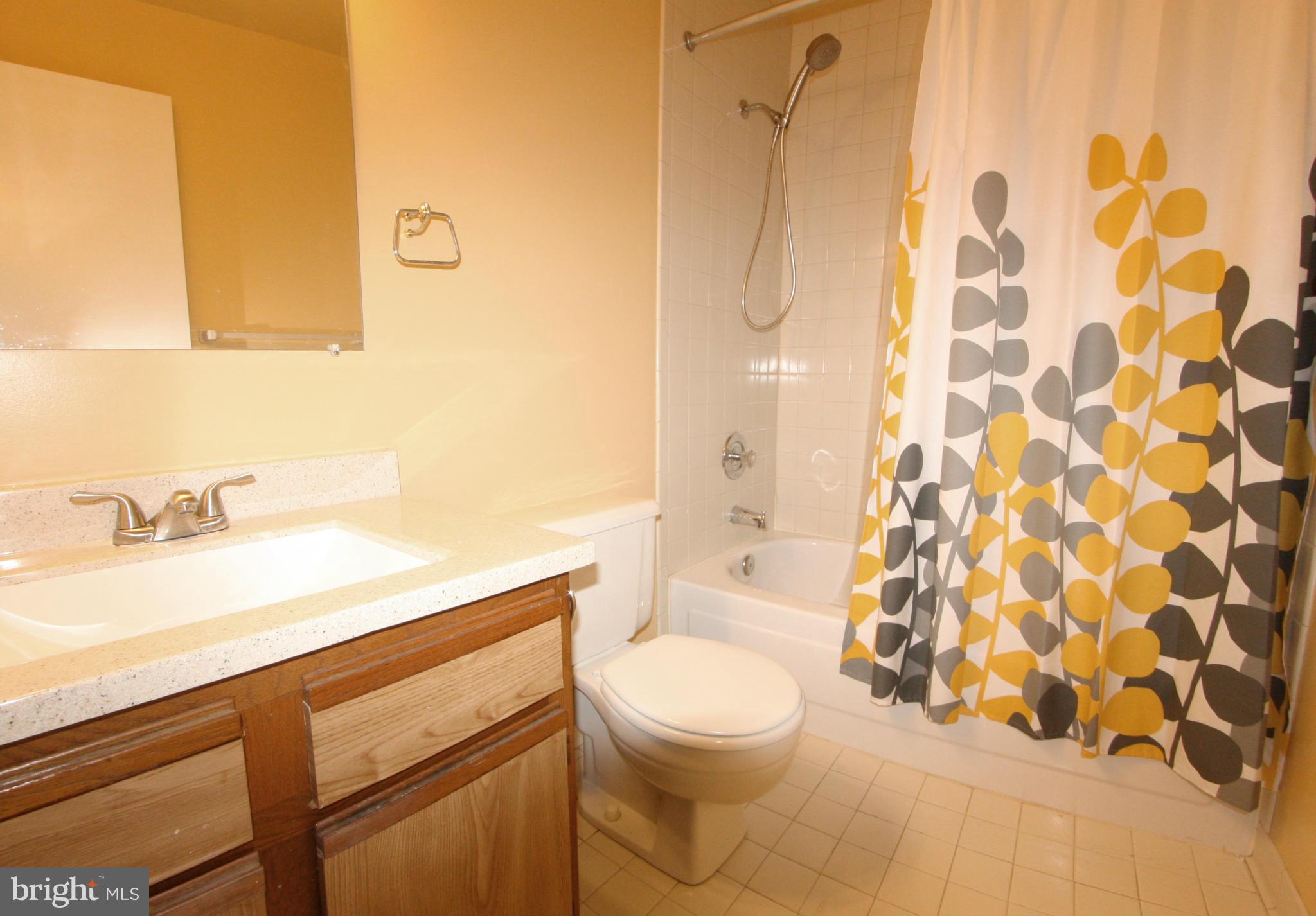 CROMWELL FOUNTAIN - Residential