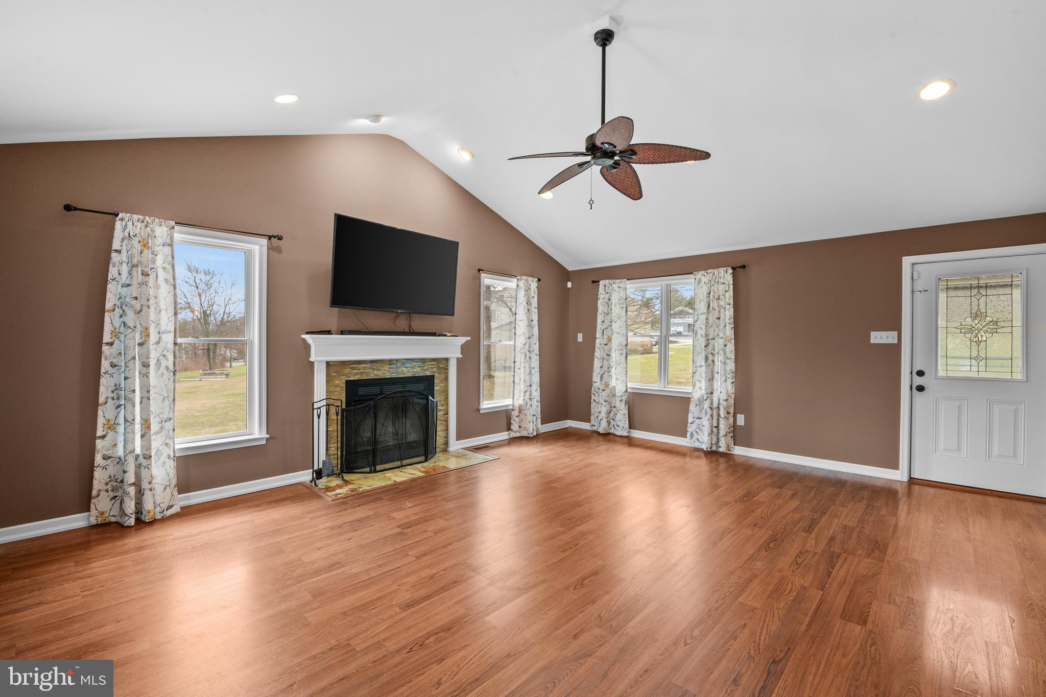 AUTUMNS EDGE - Residential