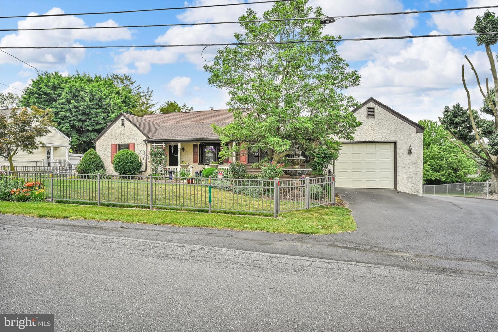 Photo of 4 N Conestoga View Drive, AKRON, PA 17501 (MLS # PALA2089304)