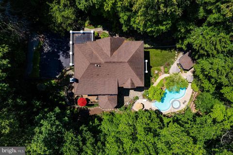 Homes For Sale - 8615 Hampton Way<br/> FAIRFAX STATION, VA 22039