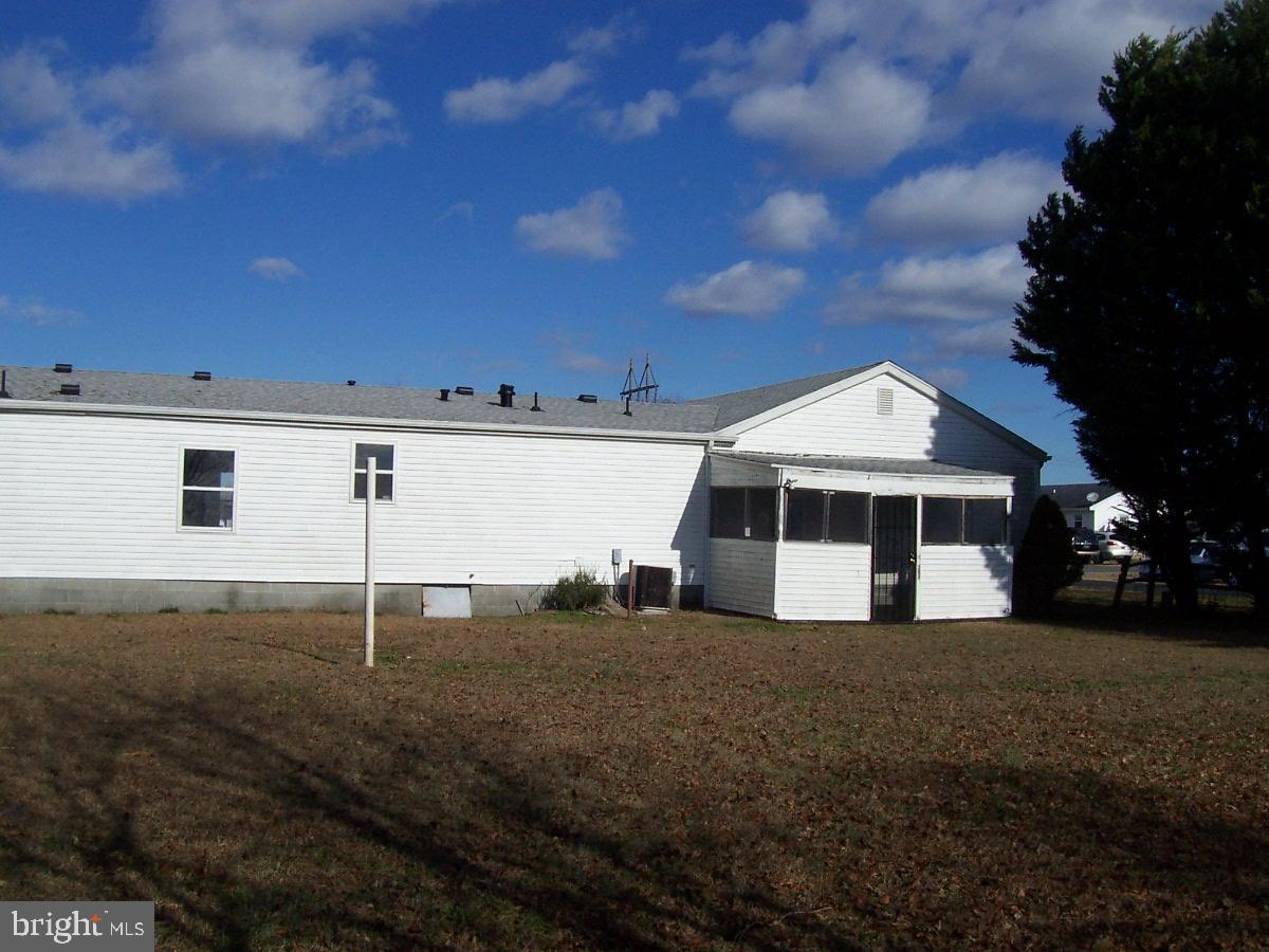 8552 GARDEN LANE