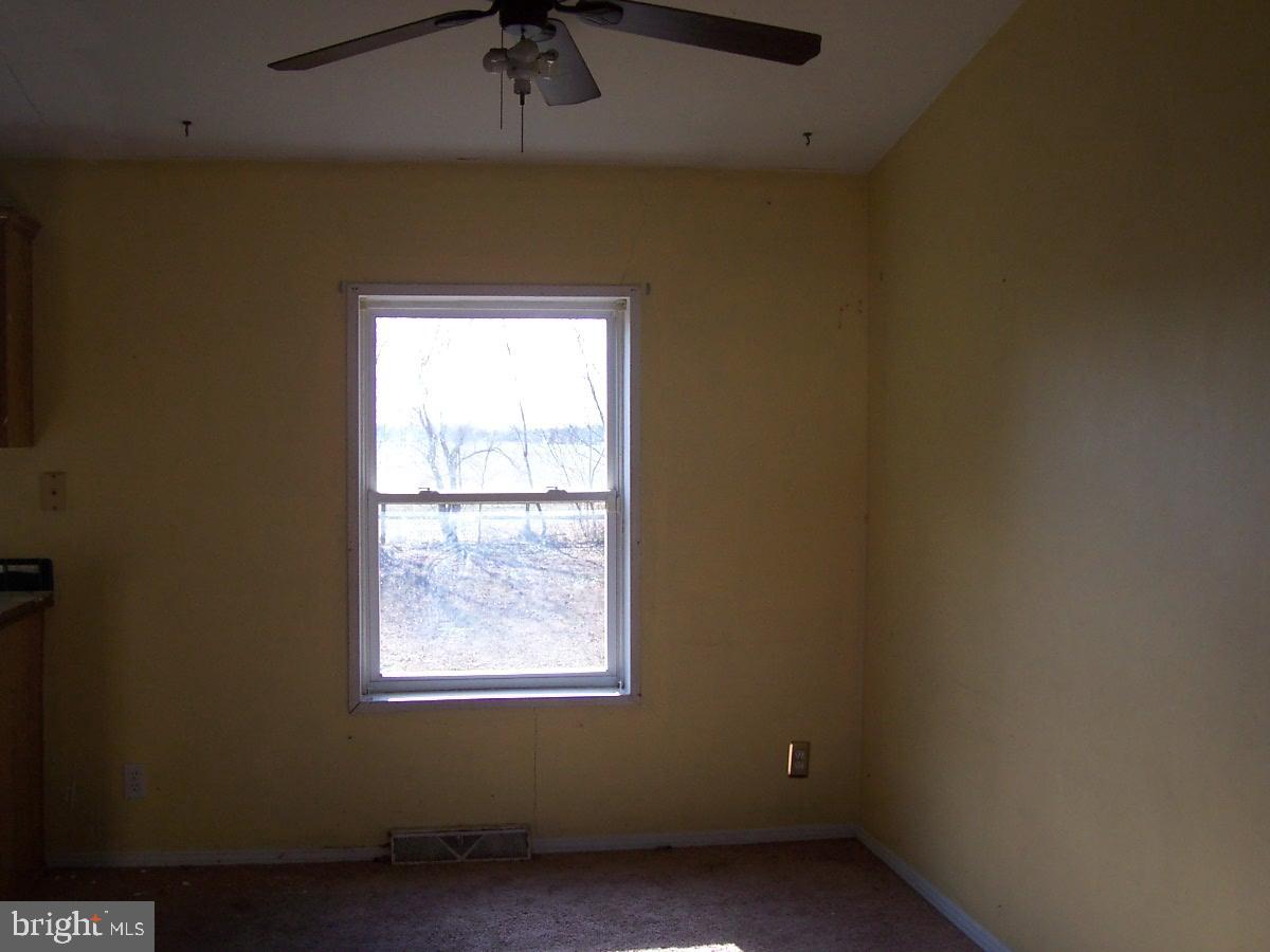 8552 GARDEN LANE