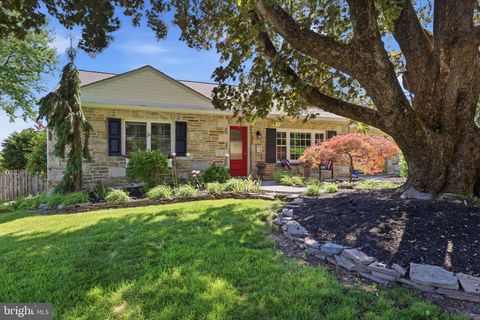 Photo of 750 Sweetbriar Drive, WARMINSTER, PA 18974 (MLS # PABU2122592)